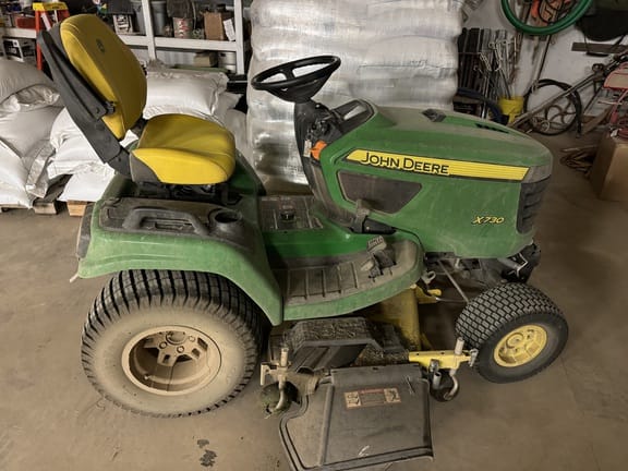Main image John Deere X730