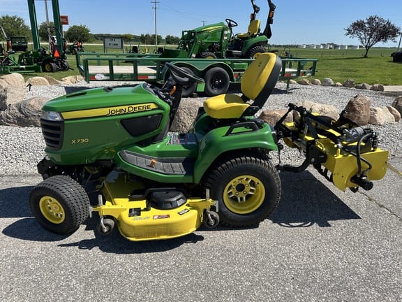 2020 John Deere X730 Equipment Image0