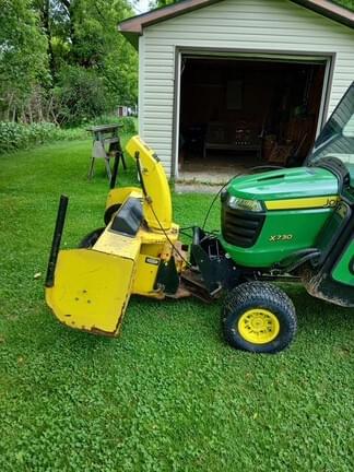 Image of John Deere X730 equipment image 3