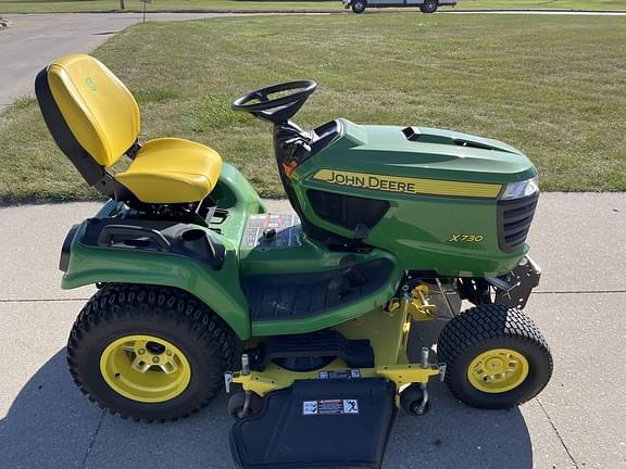 Image of John Deere X730 equipment image 4