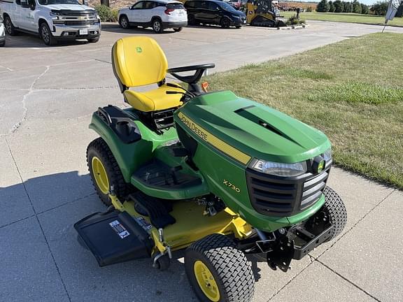 Image of John Deere X730 equipment image 3