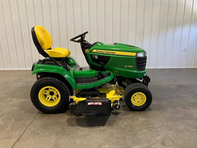 2020 John Deere X730 Equipment Image0