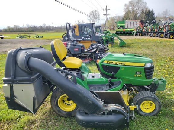 2020 John Deere X730 Equipment Image0