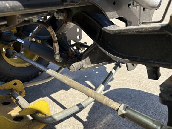 Image of John Deere X730 equipment image 3