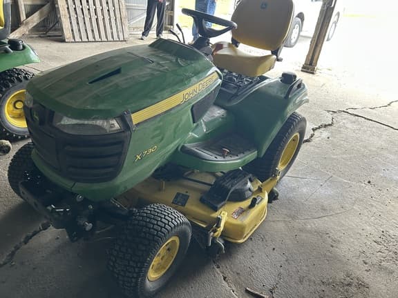 Image of John Deere X730 equipment image 1