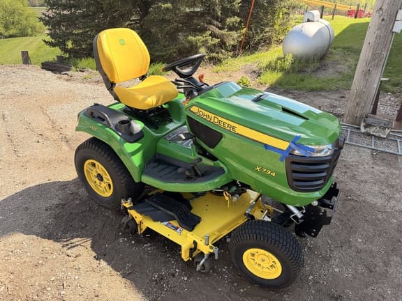 Image of John Deere X734 equipment image 3