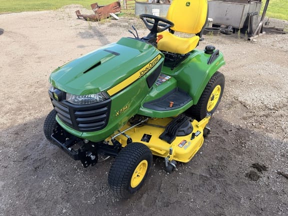 2020 John Deere X734 Equipment Image0