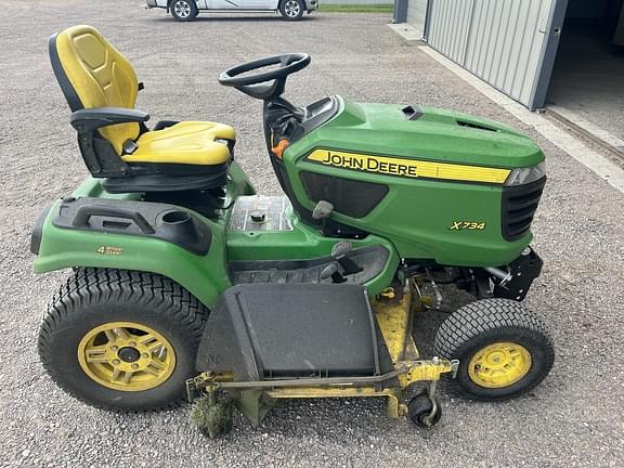 Image of John Deere X734 equipment image 1