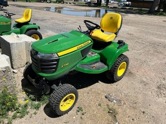 Main image John Deere X738