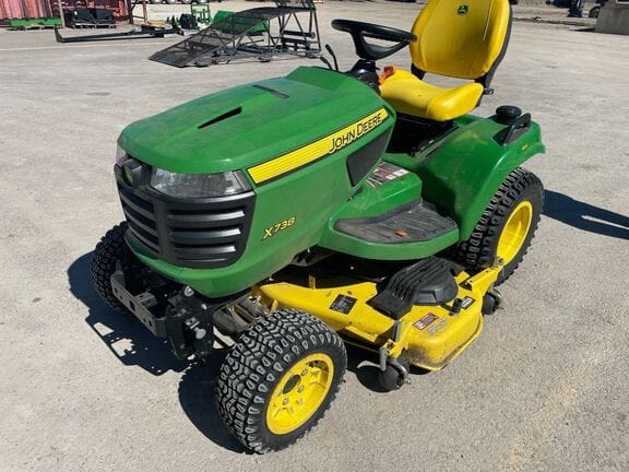 2020 John Deere X738 Equipment Image0