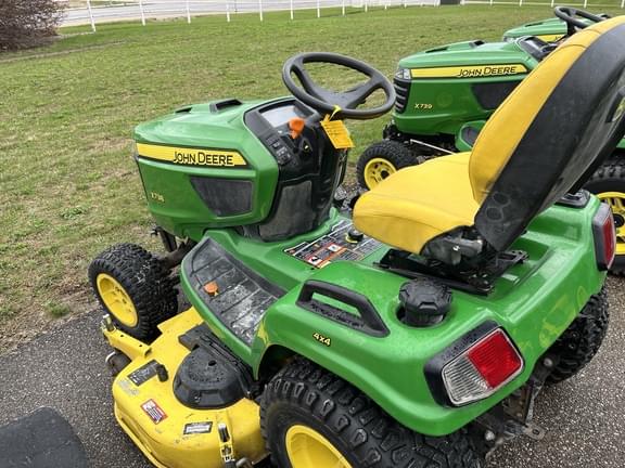 Image of John Deere X738 Primary image
