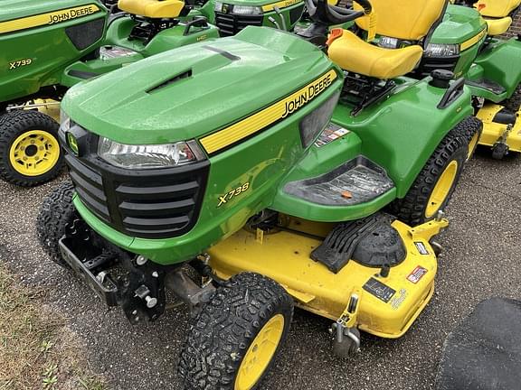 Image of John Deere X738 equipment image 3