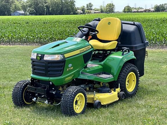 Image of John Deere X738 equipment image 2