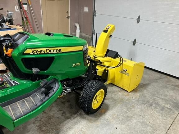 Image of John Deere X738 equipment image 3