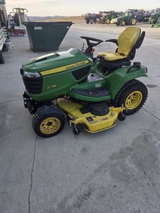 Image of John Deere X738 equipment image 4