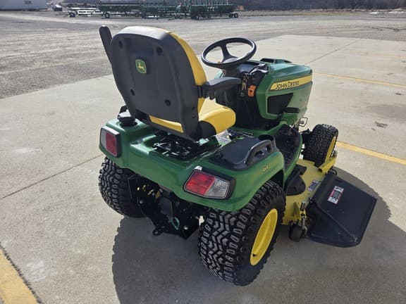 Image of John Deere X738 equipment image 4