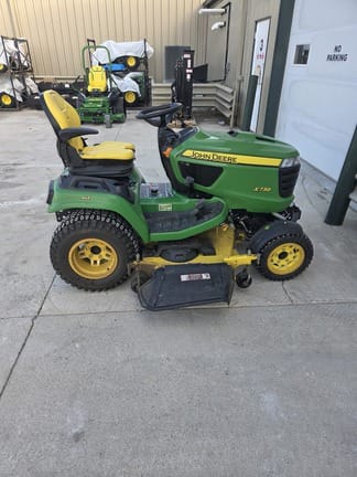 2020 John Deere X738 Equipment Image0