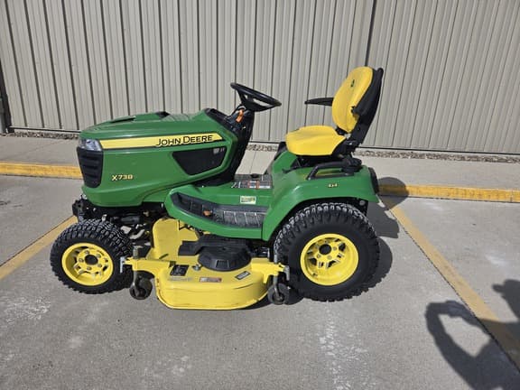 Image of John Deere X738 equipment image 1