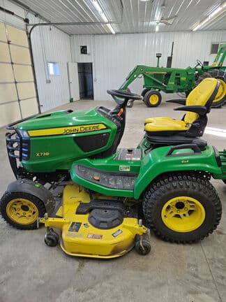 Image of John Deere X738 equipment image 3