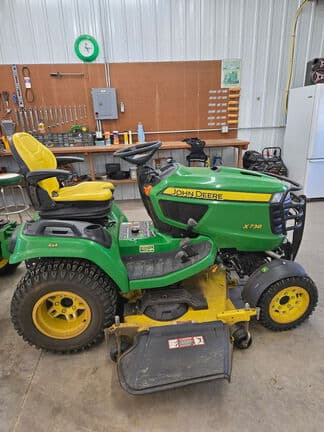 Image of John Deere X738 equipment image 2
