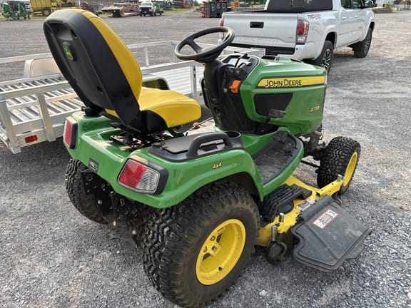 2020 John Deere X738 Equipment Image0