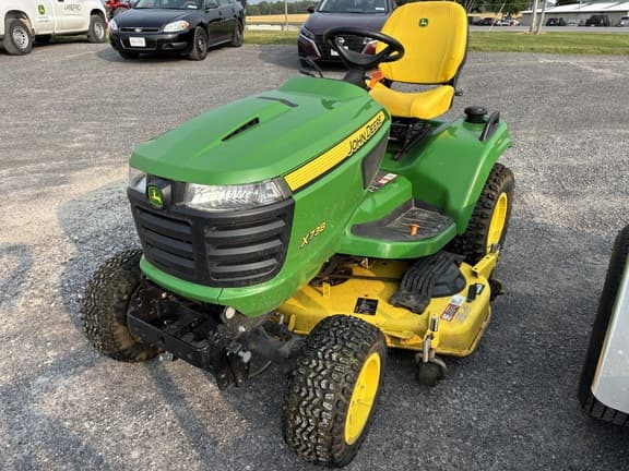 Image of John Deere X738 equipment image 2
