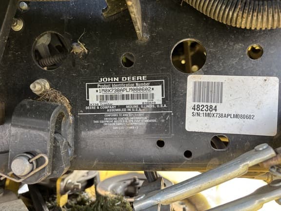 Image of John Deere X738 equipment image 4