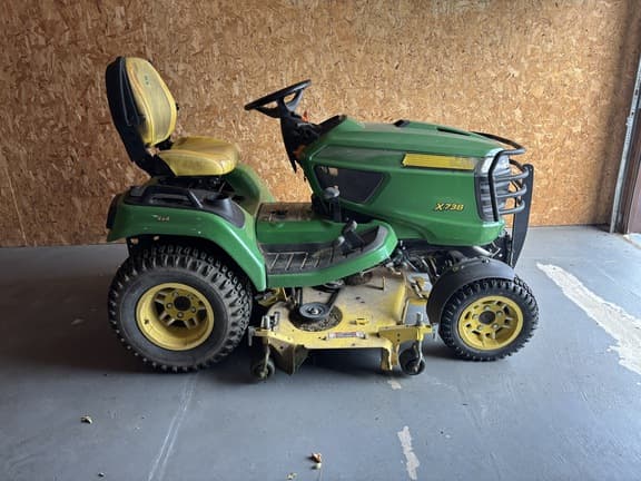 Image of John Deere X738 equipment image 1