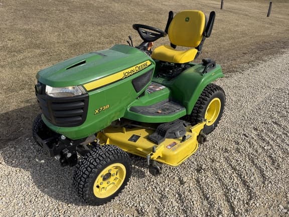 Image of John Deere X738 equipment image 1