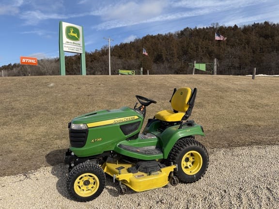 2020 John Deere X738 Equipment Image0