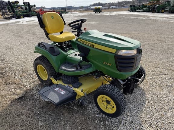 Image of John Deere X738 equipment image 3