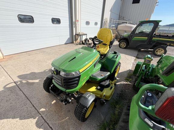 Image of John Deere X738 equipment image 4