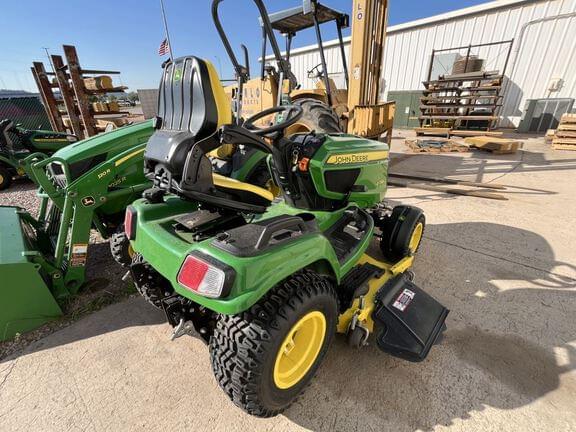 Image of John Deere X738 equipment image 1