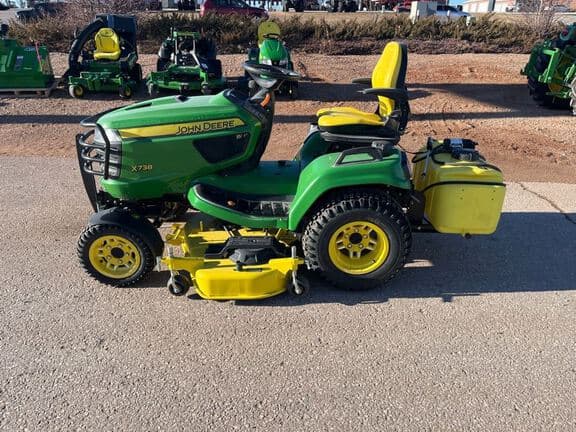 Image of John Deere X738 equipment image 1