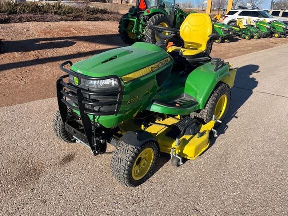2020 John Deere X738 Equipment Image0