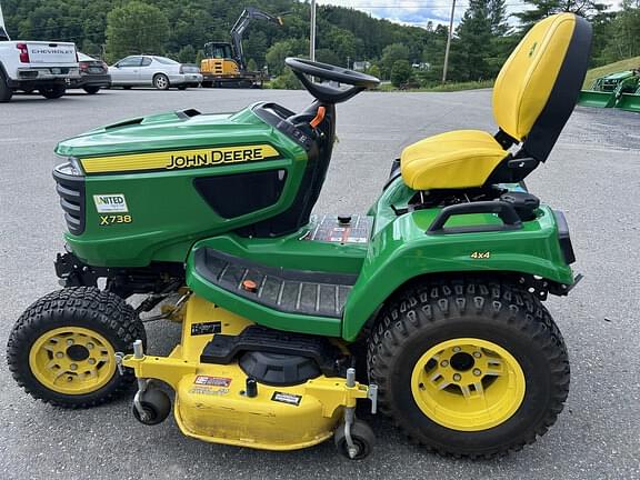 Image of John Deere X738 equipment image 2