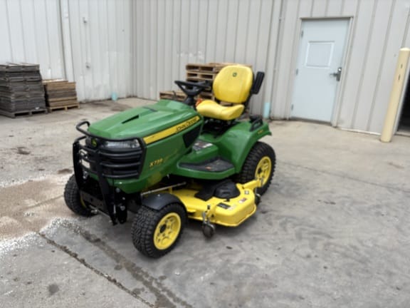 2020 John Deere X739 Equipment Image0