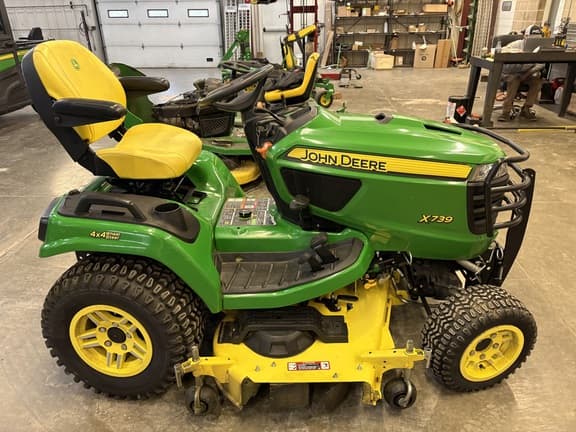 Image of John Deere X739 equipment image 4