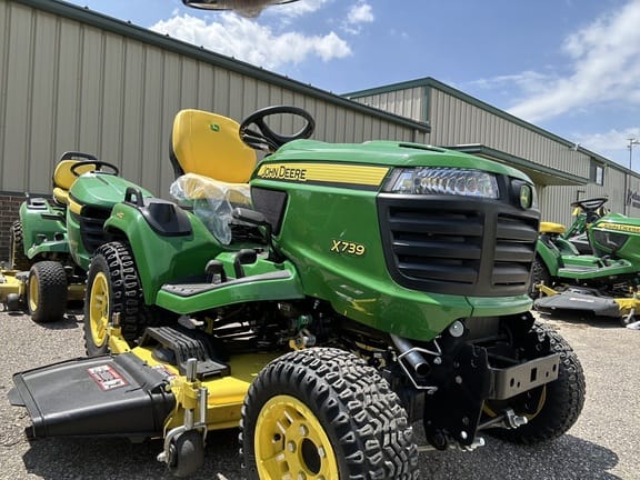 Main image John Deere X739