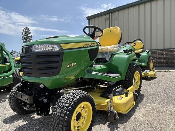 Image of John Deere X739 equipment image 2