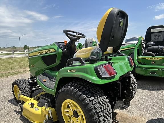 Image of John Deere X739 equipment image 4