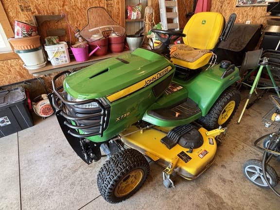 Image of John Deere X739 equipment image 2