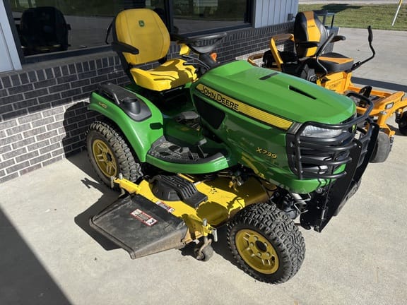 2020 John Deere X739 Equipment Image0