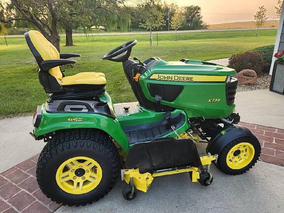 Image of John Deere X739 equipment image 3