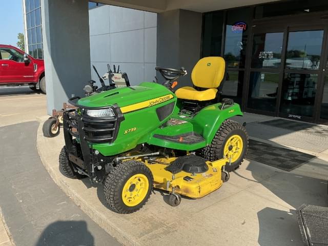 Image of John Deere X739 equipment image 2