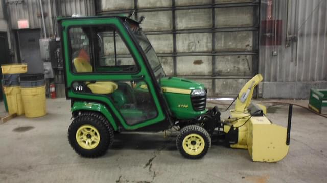 Image of John Deere X739 equipment image 3