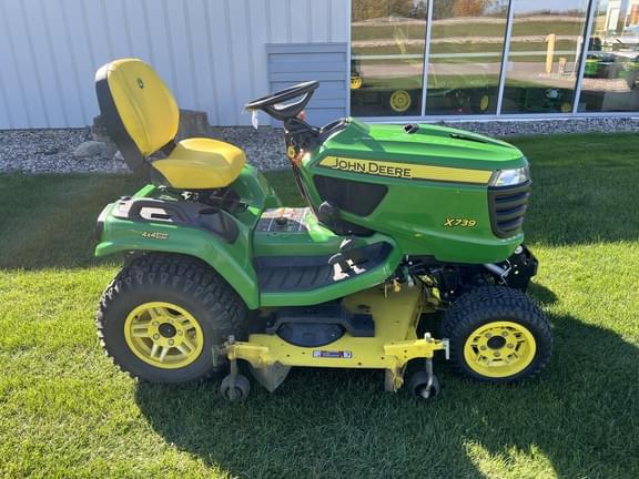 Image of John Deere X739 equipment image 2