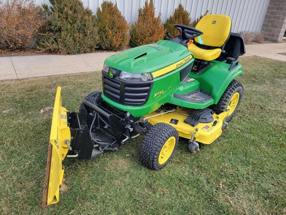 2020 John Deere X739 Equipment Image0