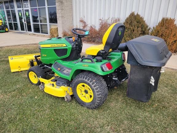 Image of John Deere X739 equipment image 2