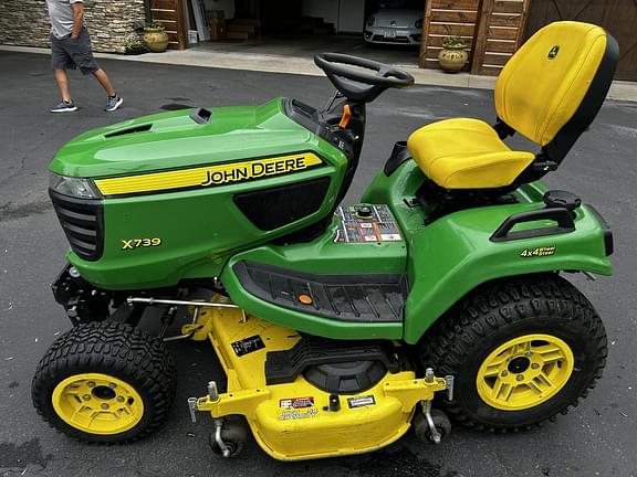 Image of John Deere X739 equipment image 1